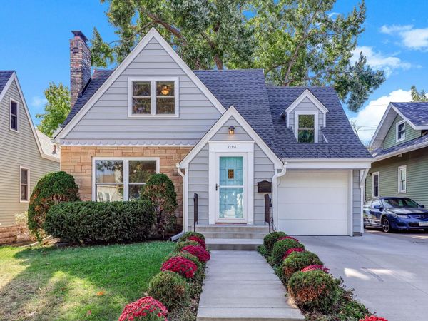 1194 Englewood Avenue, Saint Paul, MN 55104