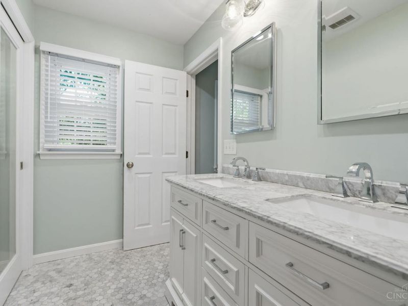 5705 Charteroak Drive, Sycamore Township, OH 45236 Photo 22