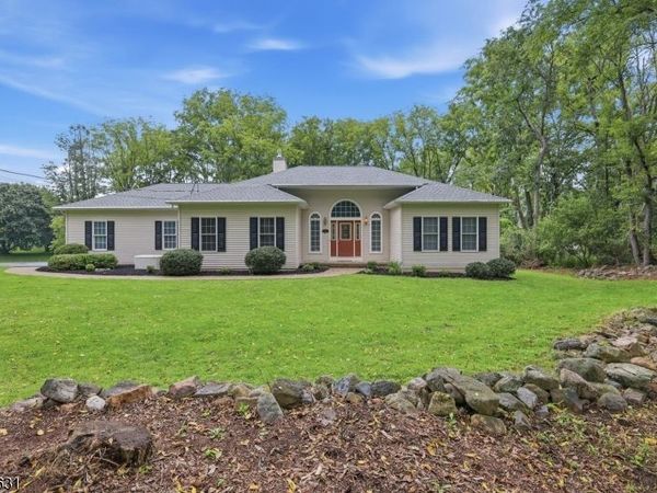 29 Tamarack Rd, White, NJ 07823