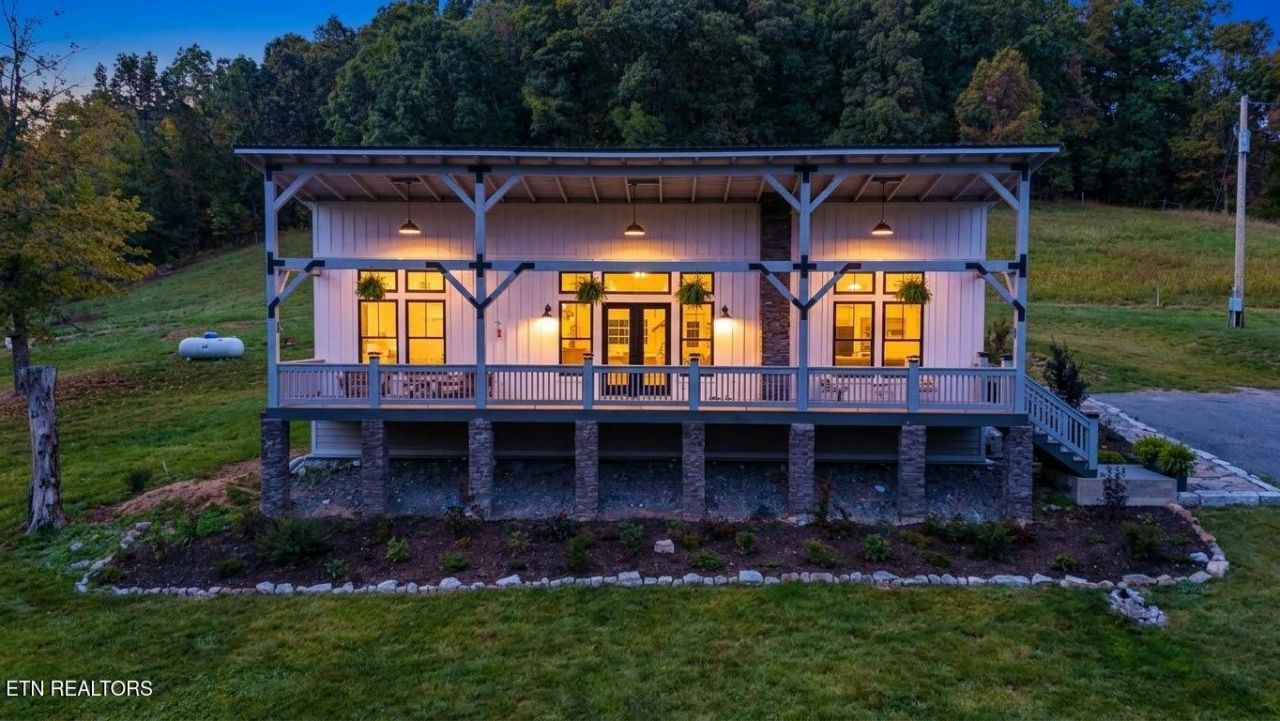 380 Grand Oak Drive, Jonesville, VA 24263 Main Photo