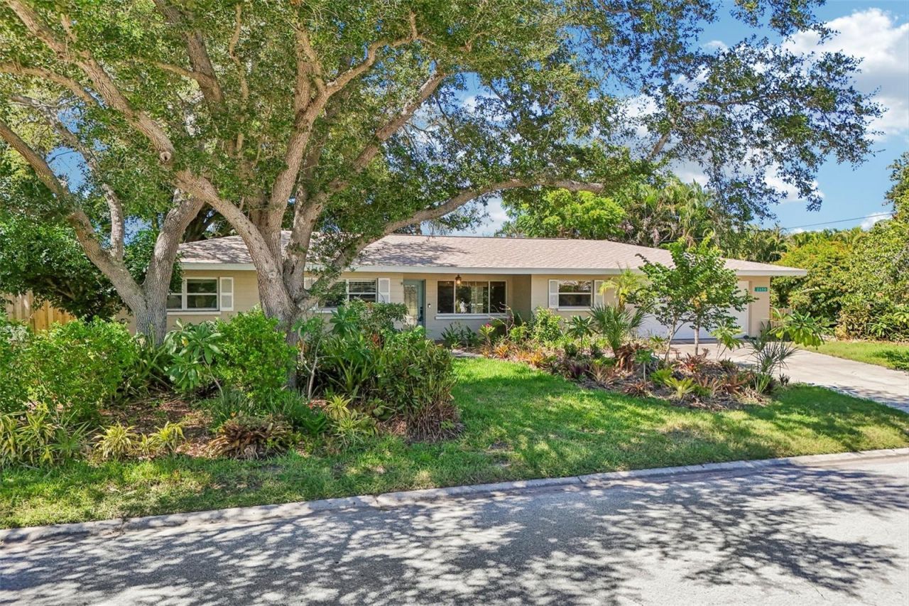 2400 S Brink Avenue , Sarasota, FL 34239 Photo