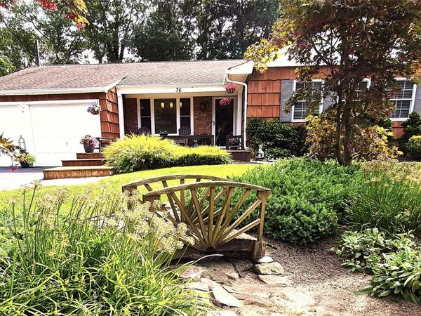 36 W Denis Lane , Coram, NY 11727