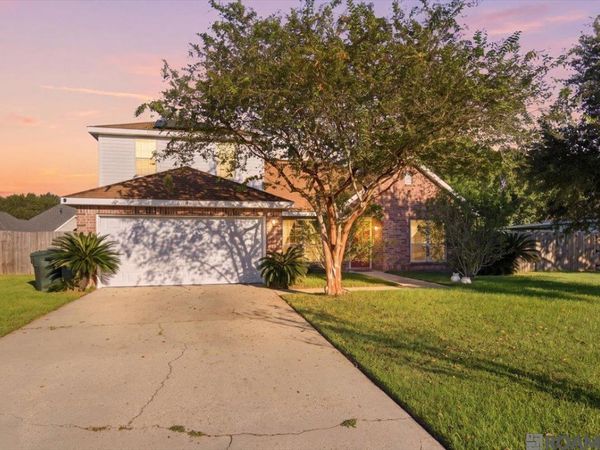 17410 W Autumn Dr, Prairieville, LA 70769