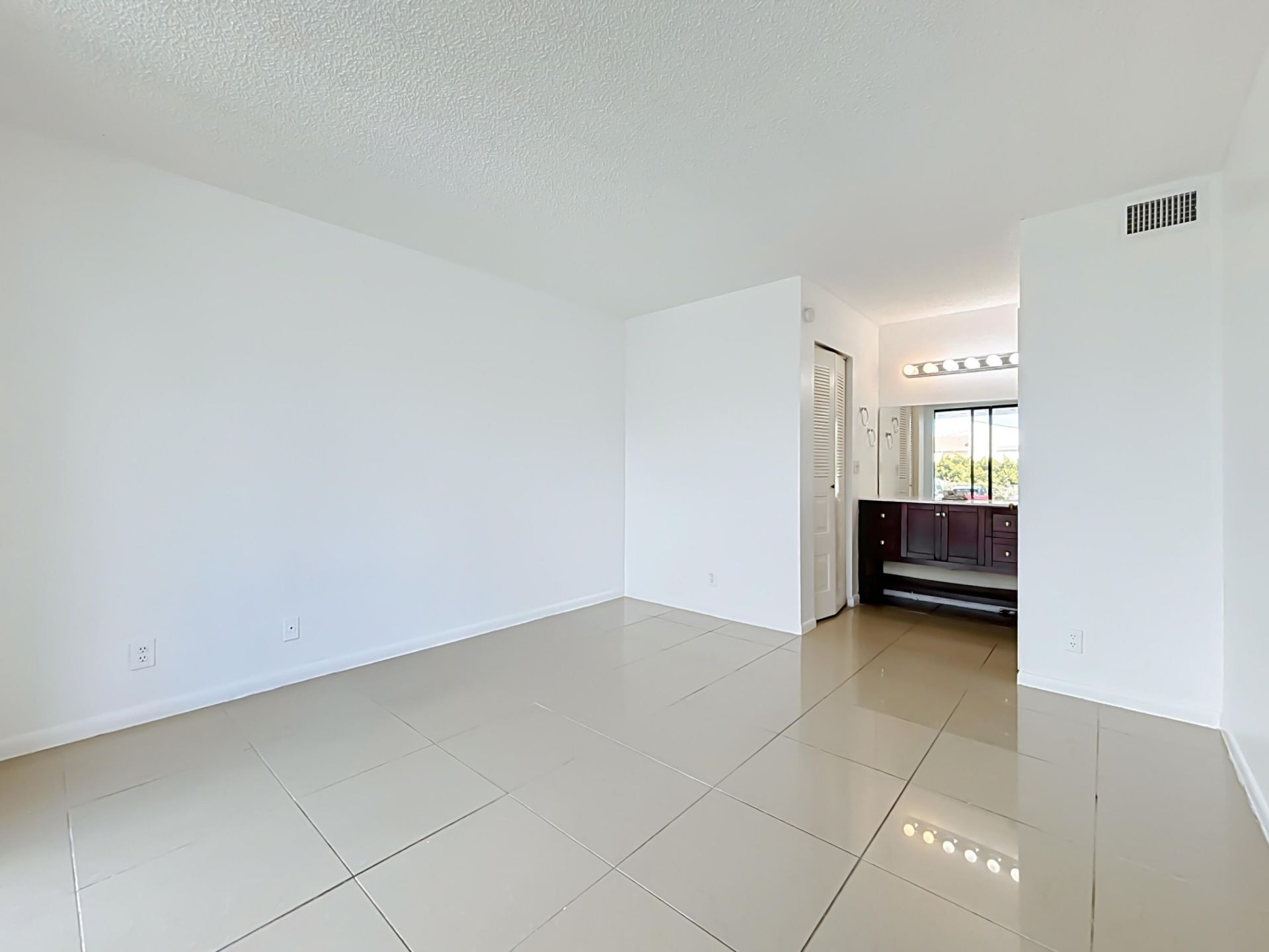 708 Executive Center Drive, Unit 12, West Palm Beach, FL 33401 Photo