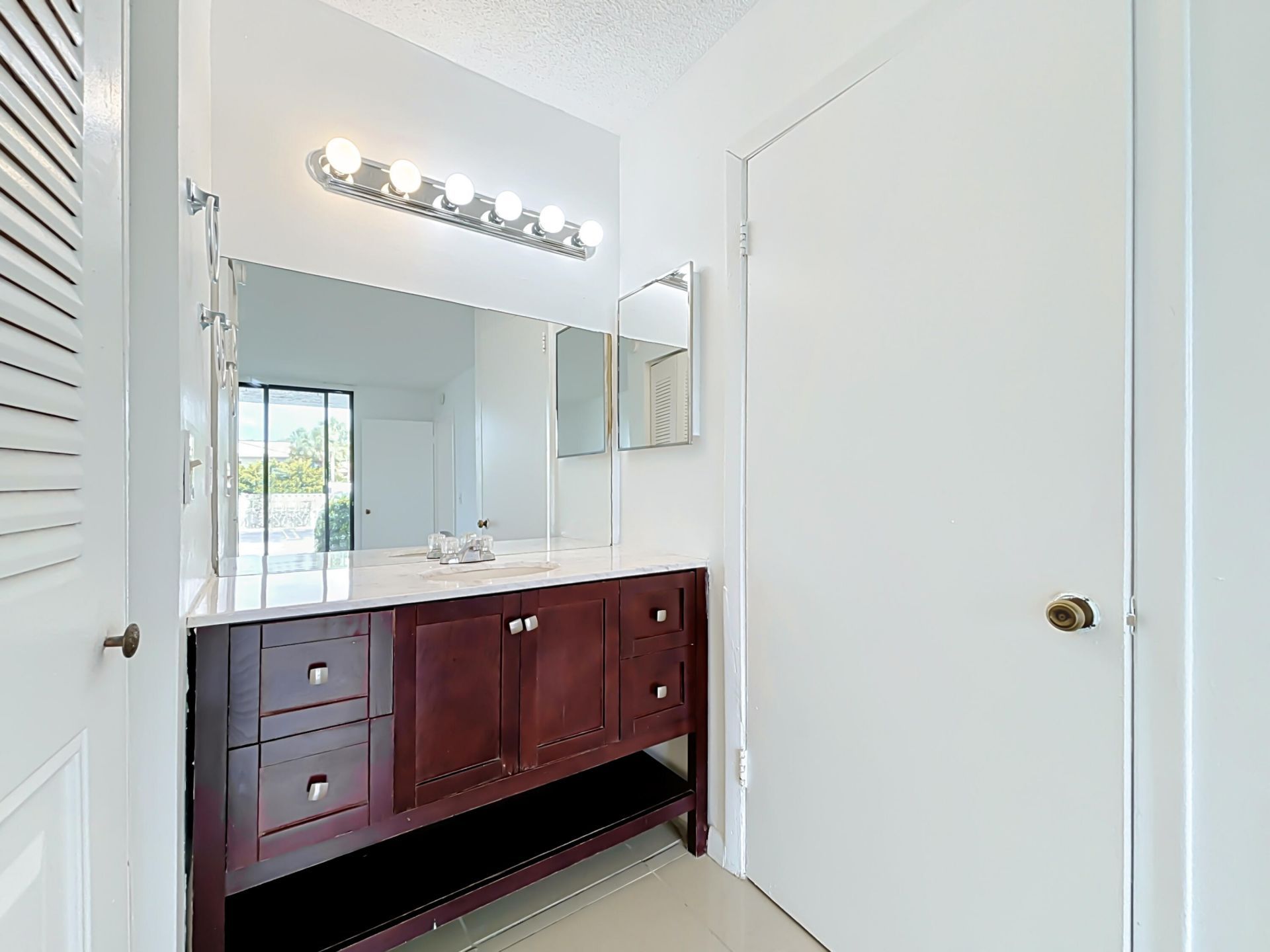 708 Executive Center Drive, Unit 12, West Palm Beach, FL 33401 Photo