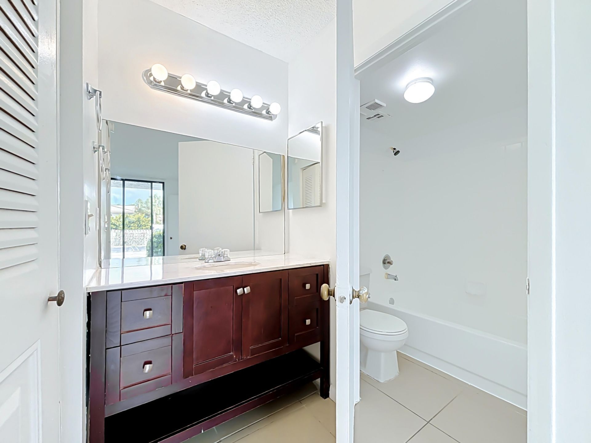 708 Executive Center Drive, Unit 12, West Palm Beach, FL 33401 Photo