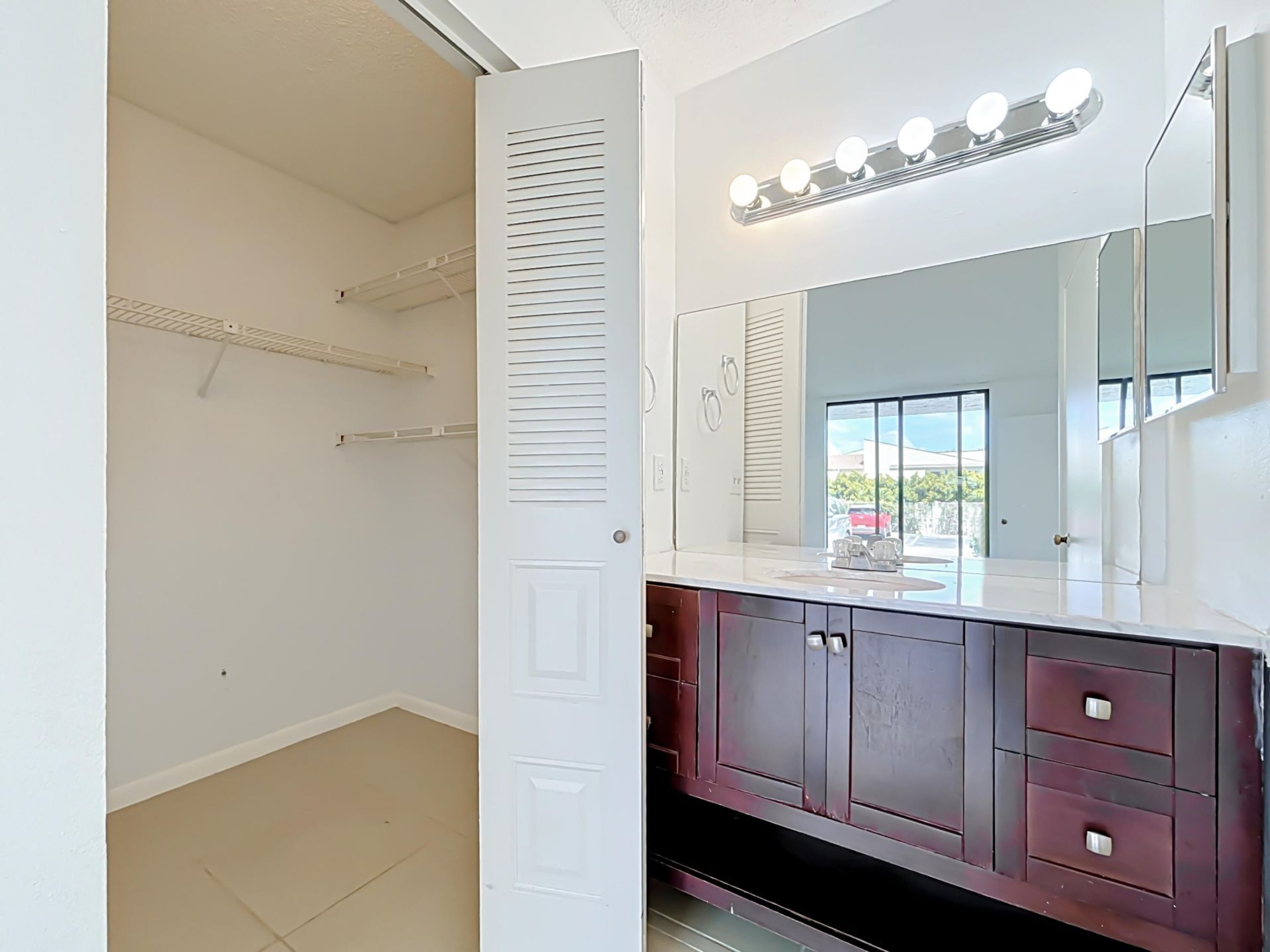 708 Executive Center Drive, Unit 12, West Palm Beach, FL 33401 Photo