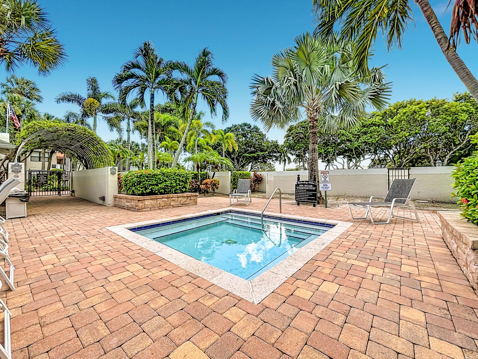 708 Executive Center Drive, Unit 12, West Palm Beach, FL 33401 Photo