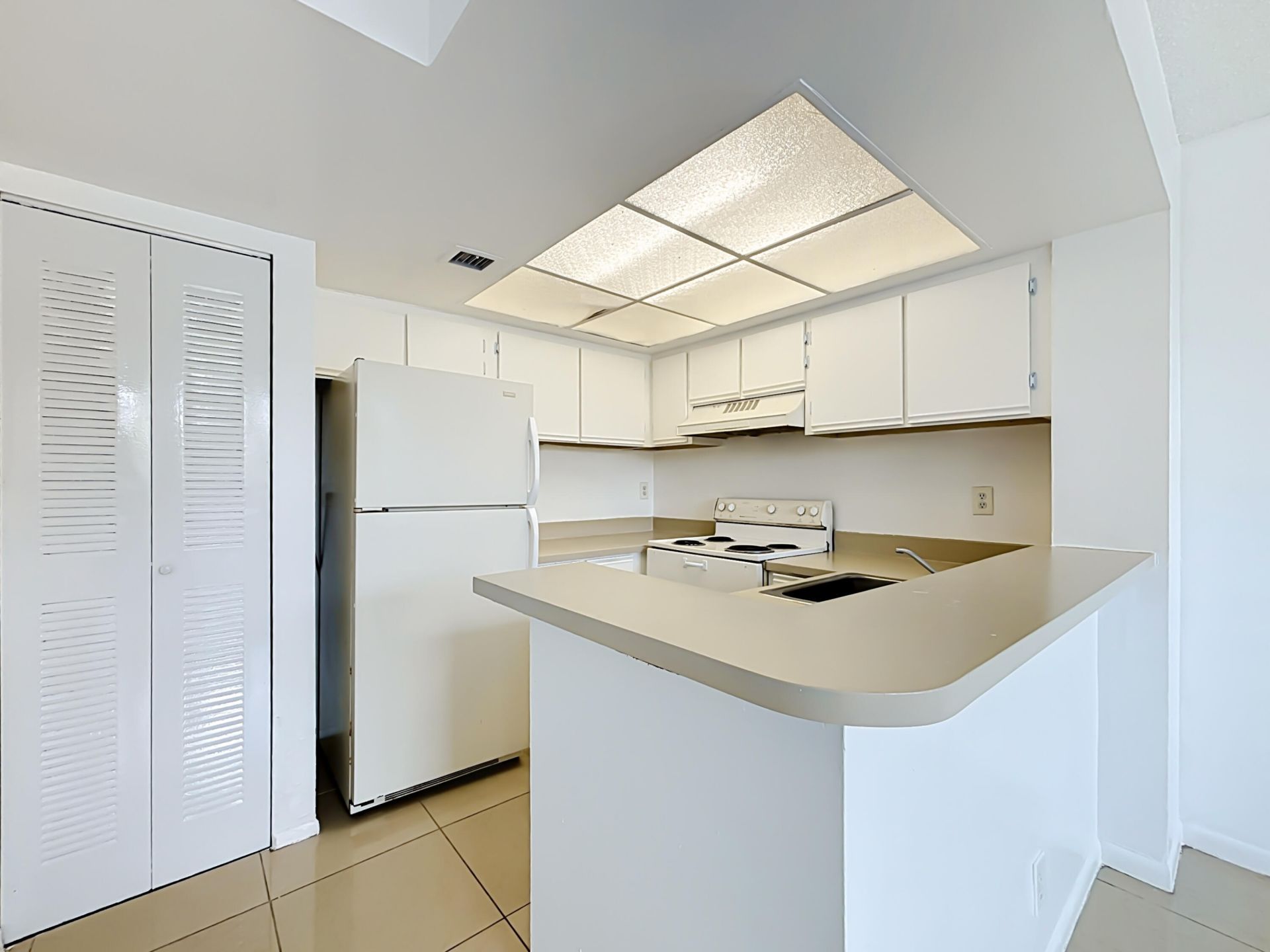 708 Executive Center Drive, Unit 12, West Palm Beach, FL 33401 Photo