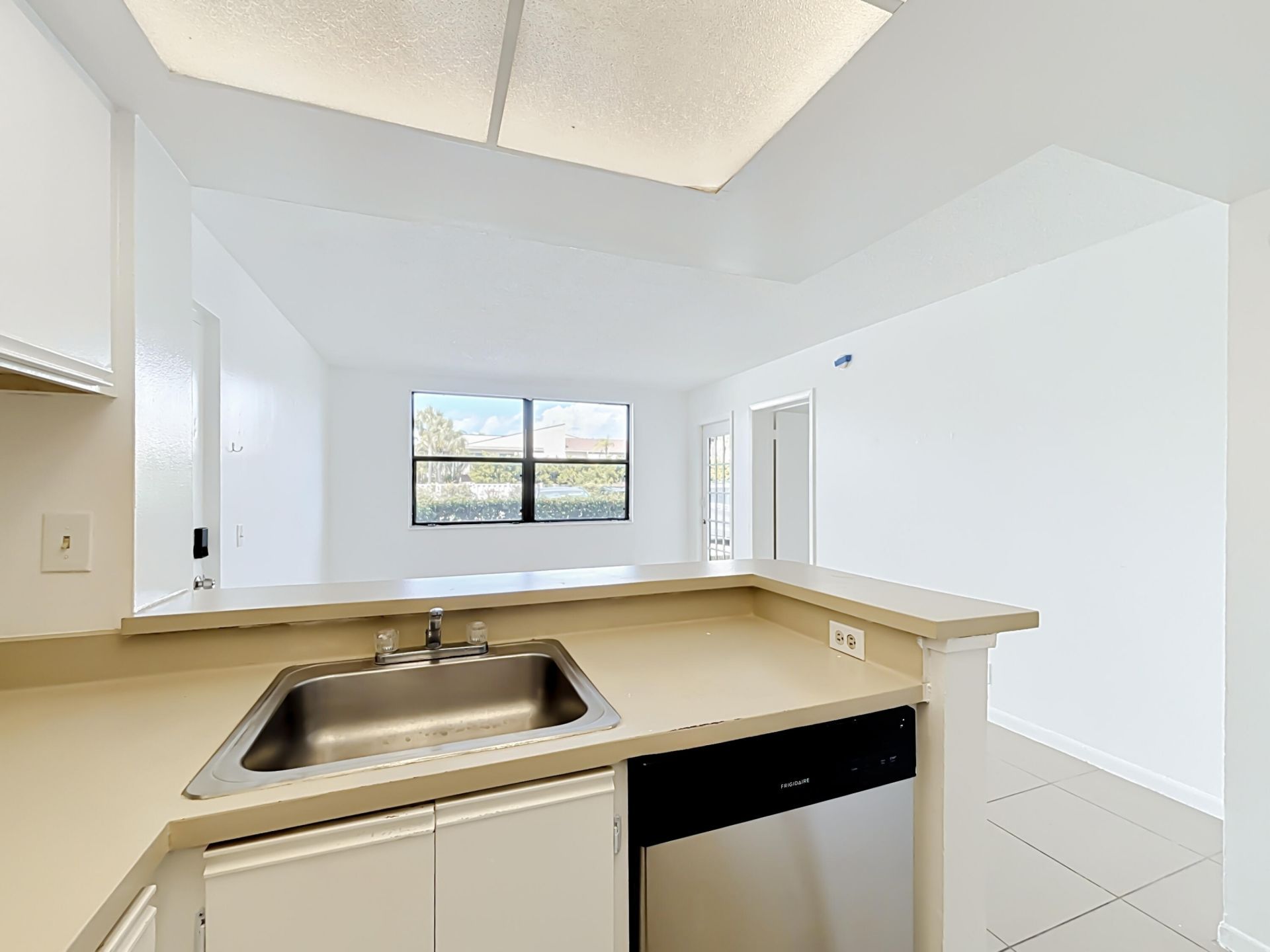 708 Executive Center Drive, Unit 12, West Palm Beach, FL 33401 Photo