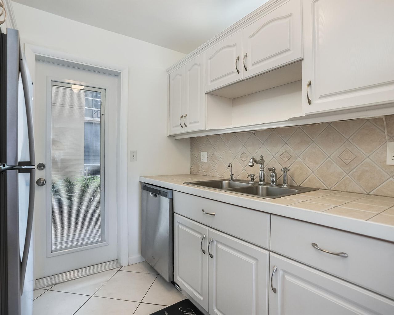 2600 Diana Drive, Unit 107, Hallandale Beach, FL 33009 Photo