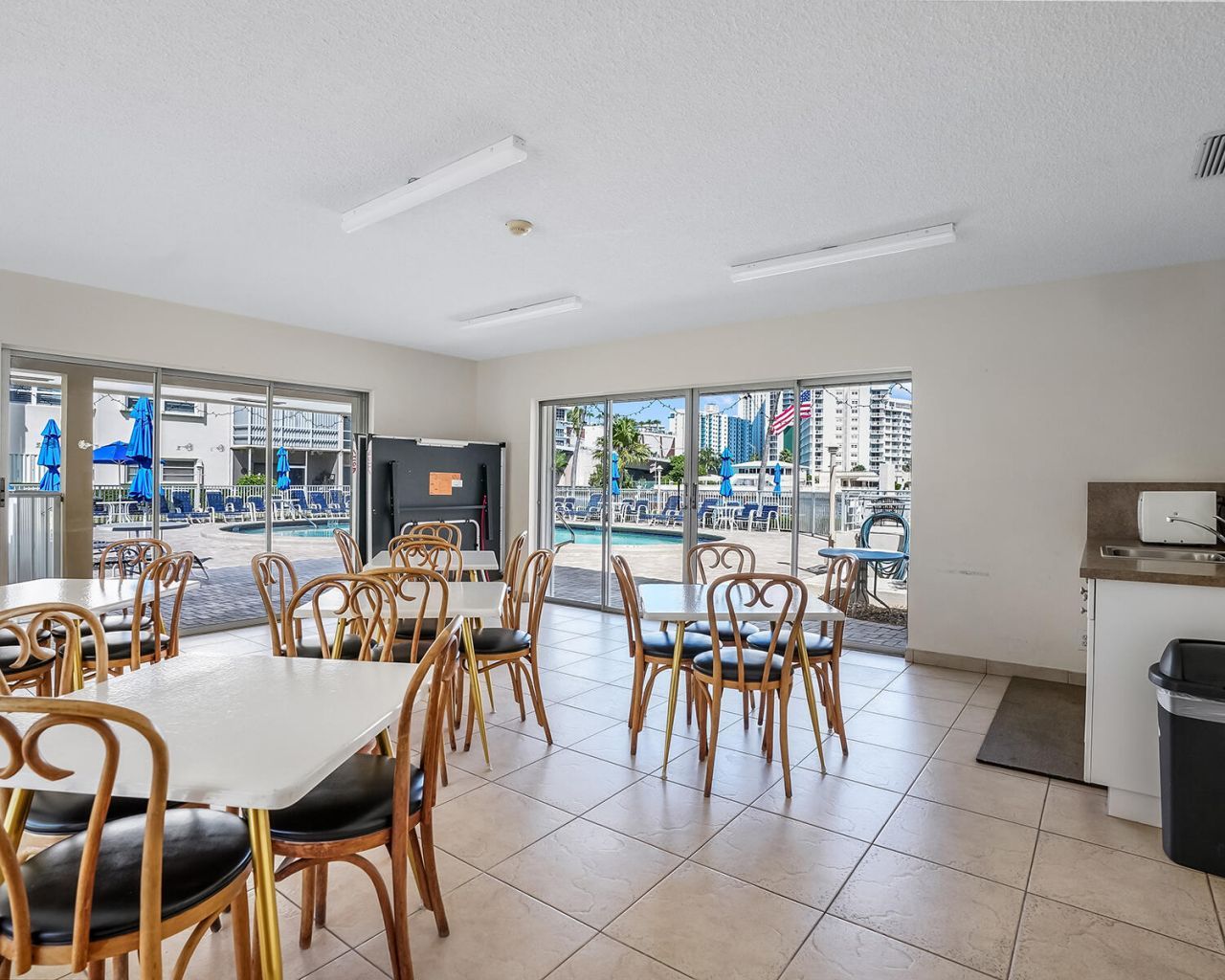 2600 Diana Drive, Unit 107, Hallandale Beach, FL 33009 Photo