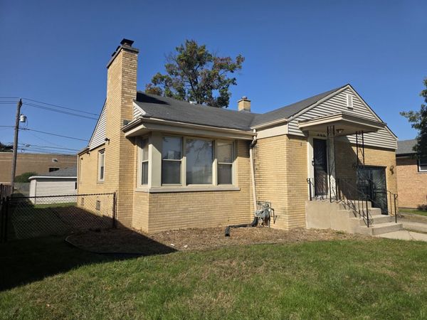 654 Yates Avenue , Calumet City, IL 60409