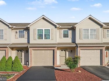 872 WOODRIDGE DRIVE, MIDDLETOWN, PA 17057