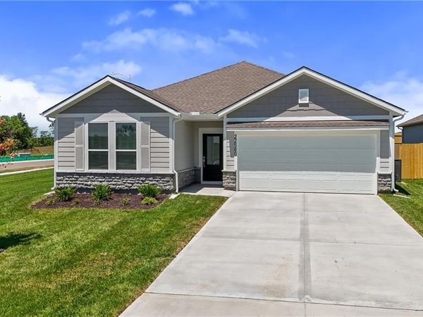 21359 Cleveland Street, Spring Hill, KS 66083