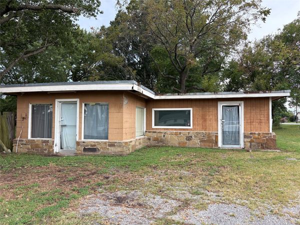 704 S 3rd Street , Porter, OK 74454
