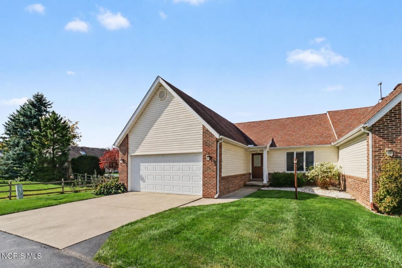 4264 Townhouse Drive, Oregon, OH 43616 Main Photo