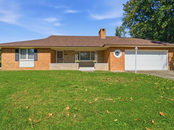 2223 W MANOR Parkway, Peoria, IL 61604