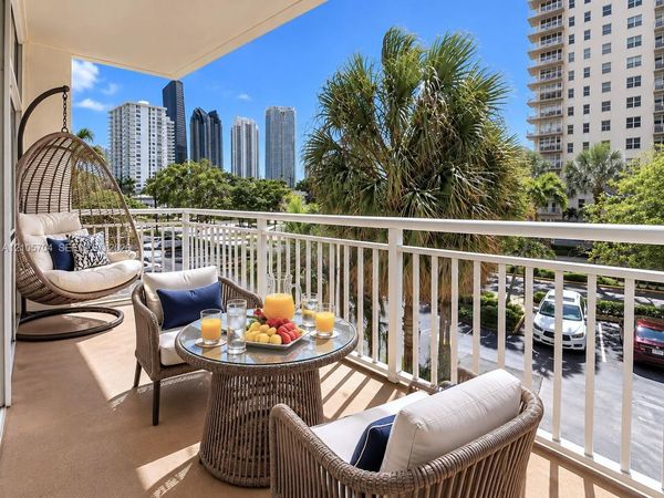 251 174th St, Unit 212, Sunny Isles Beach, FL 33160