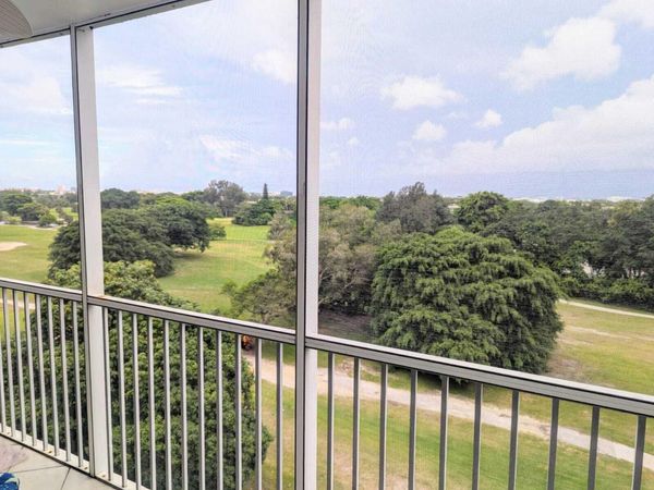 3150 N Palm Aire Drive, Unit 709, Pompano Beach, FL 33069