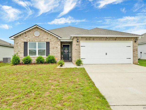 16426 Natchez Drive, Moundville, AL 35474