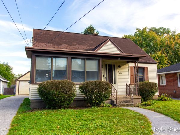47 Farnham Street SE, Kentwood, MI 49548