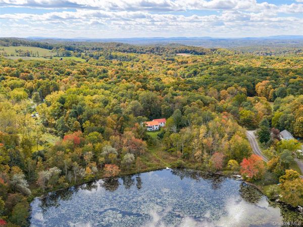 40 W Hunns Lake Road, Stanfordville, NY 12581