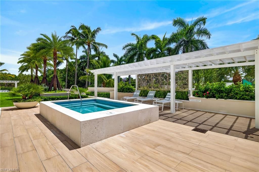 4255 Gulf Shore Blvd N, Unit 204, Naples, FL 34103 Photo