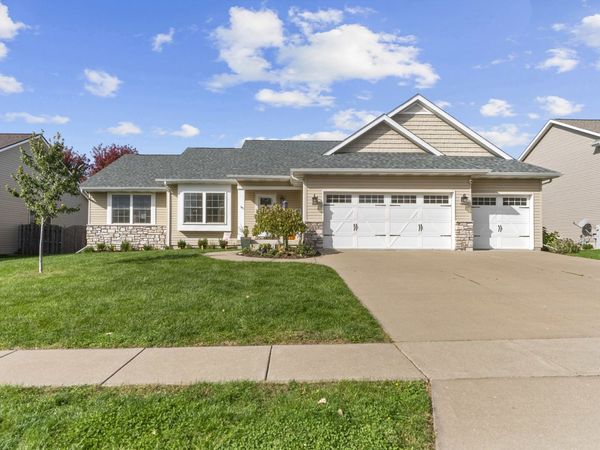 6612 Dorothys Drive , Bettendorf, IA 52722