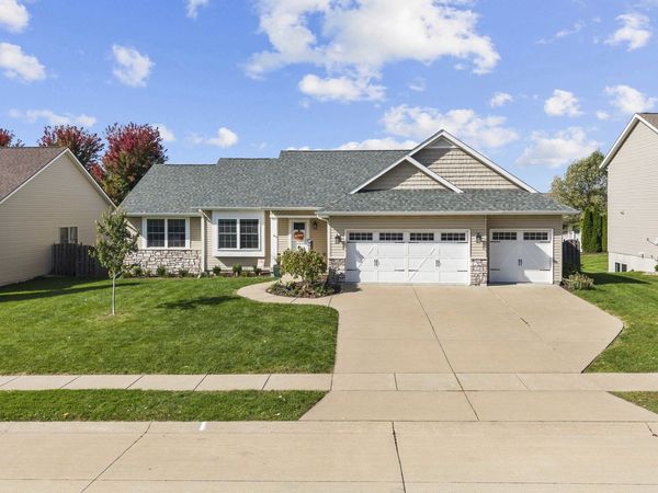 6612 Dorothys Drive , Bettendorf, IA 52722