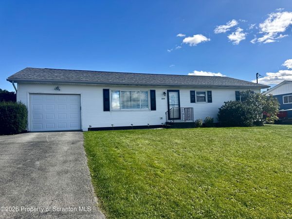 209 Pleasant View Drive , Greenfield Twp, PA 18407