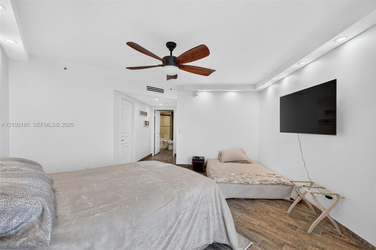 7000 Island Blvd , Unit 2409-2410, Aventura, FL 33160 Photo