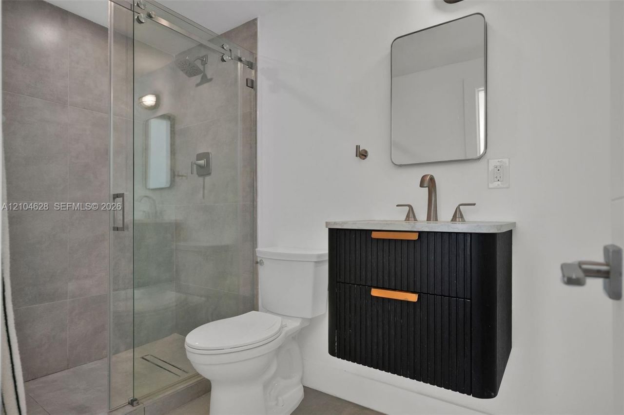 4800 Pine Tree Dr, Unit 101, Miami Beach, FL 33140 Photo