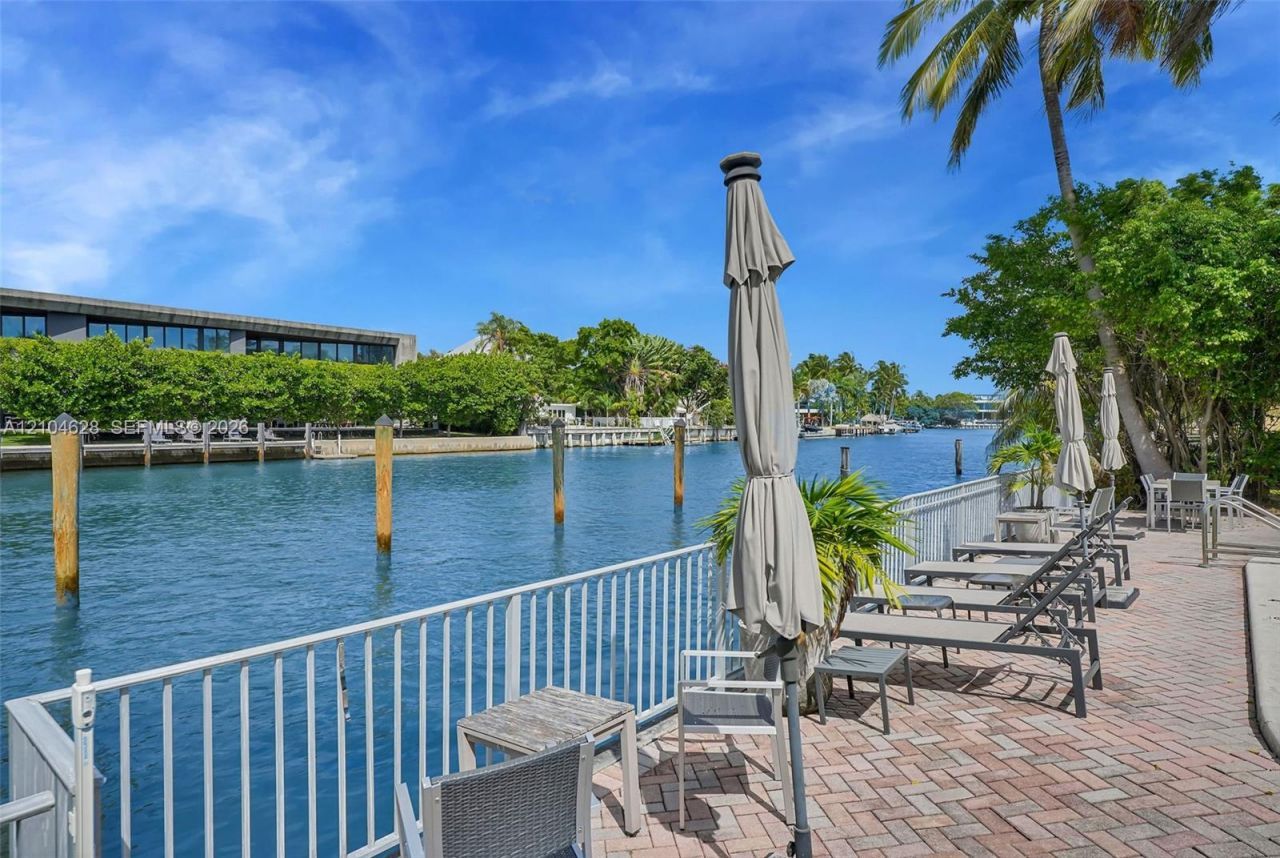 4800 Pine Tree Dr, Unit 101, Miami Beach, FL 33140 Photo