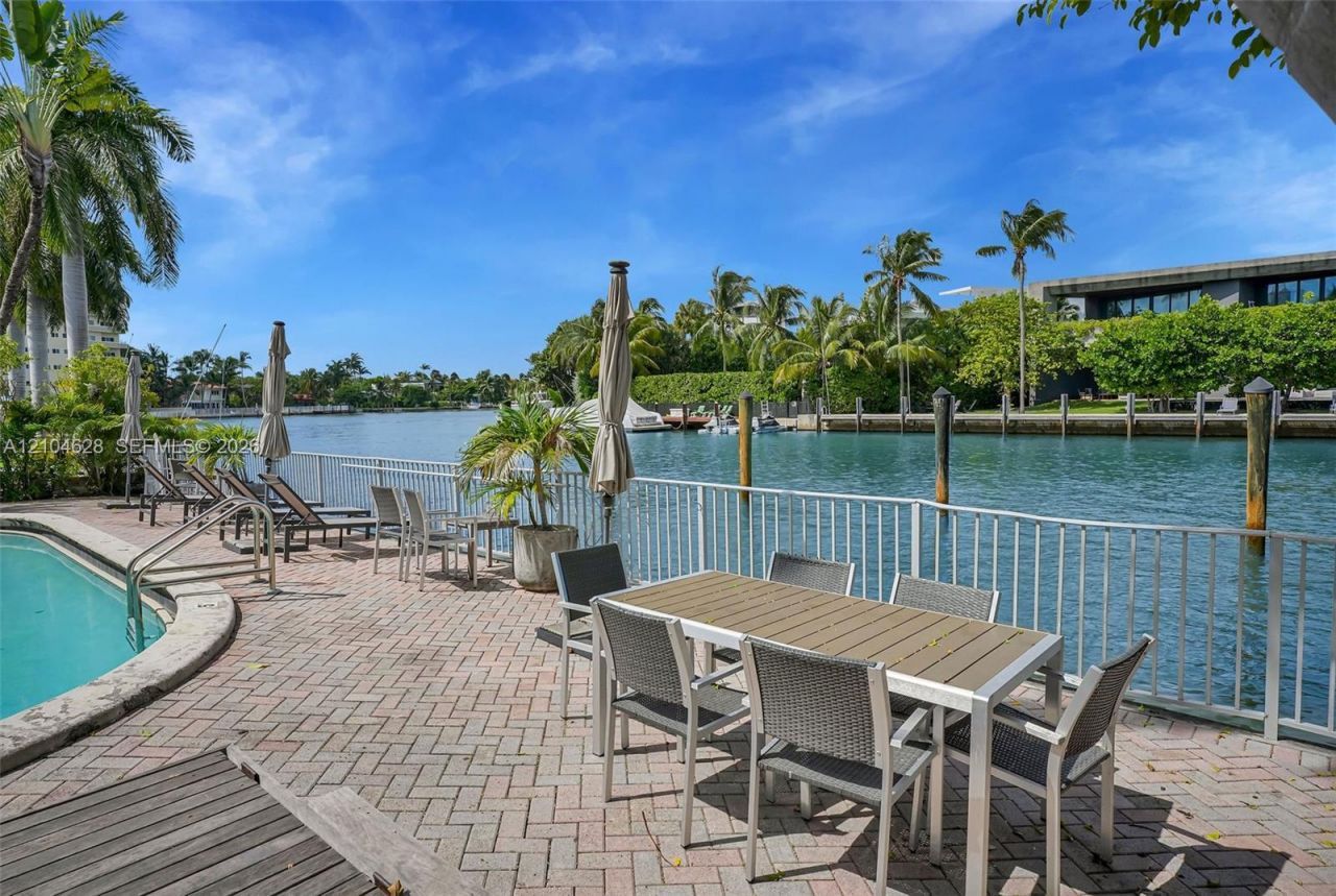 4800 Pine Tree Dr, Unit 101, Miami Beach, FL 33140 Photo