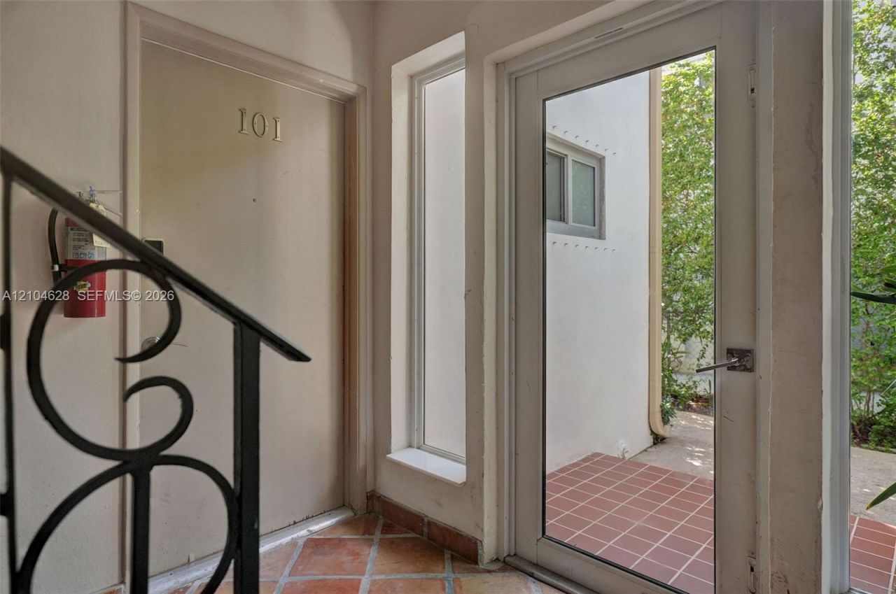 4800 Pine Tree Dr, Unit 101, Miami Beach, FL 33140 Photo