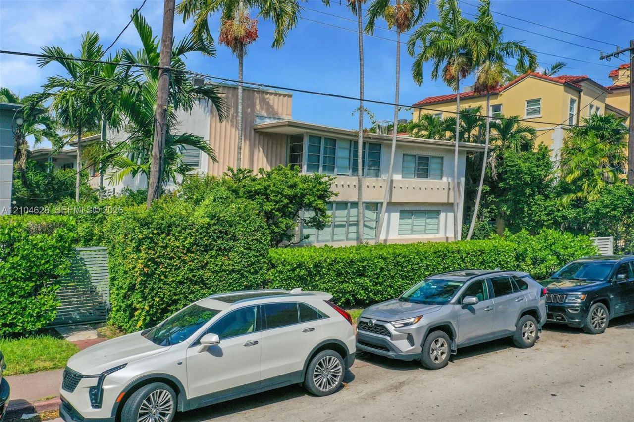 4800 Pine Tree Dr, Unit 101, Miami Beach, FL 33140 Photo