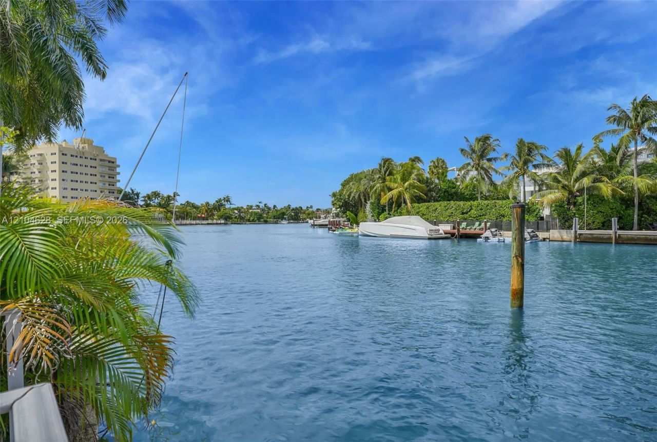 4800 Pine Tree Dr, Unit 101, Miami Beach, FL 33140 Photo