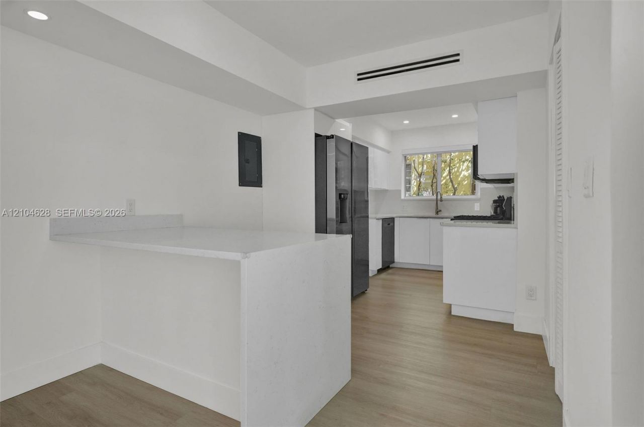 4800 Pine Tree Dr, Unit 101, Miami Beach, FL 33140 Photo