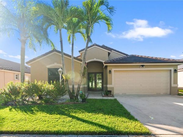 14340 NW 11th St, Pembroke Pines, FL 33028