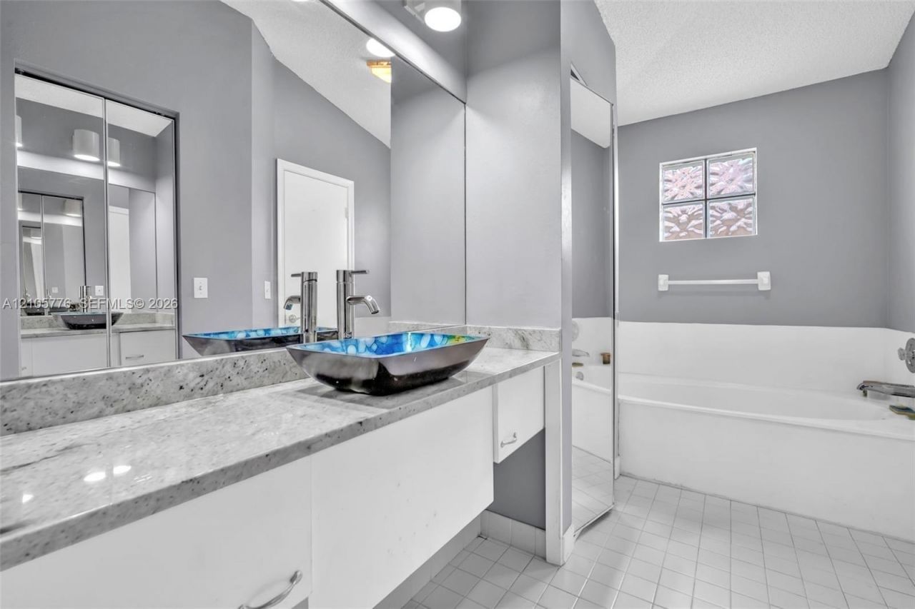 11211 Lakeview Dr , Unit 53-O, Coral Springs, FL 33071 Photo
