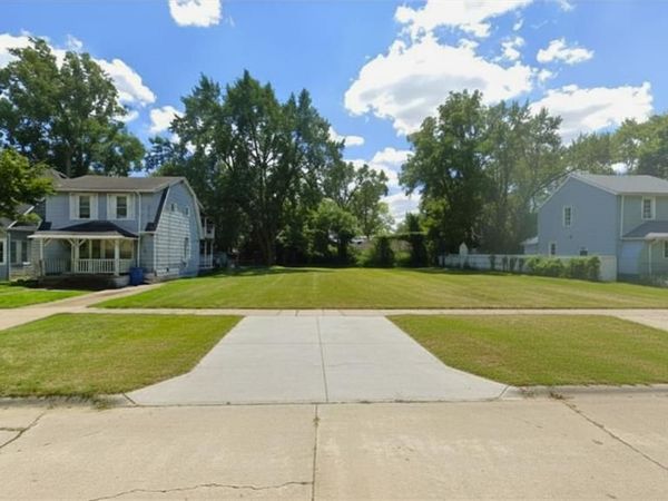 25521 New York Street , Dearborn Heights, Mi 48125