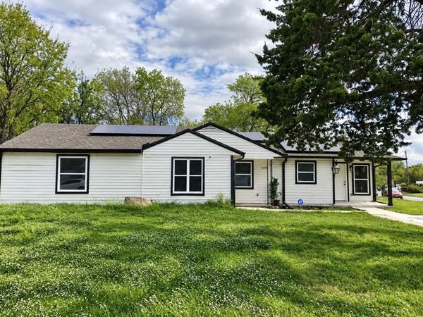 709 SW Dallas Street, Grand Prairie, TX 75051