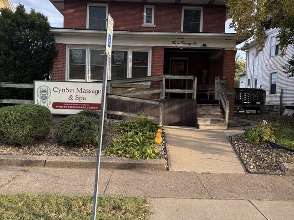 325 3rd Avenue S, Clinton, IA 52732