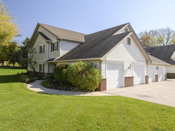 652 Pewaukee Rd, Unit E, Pewaukee, WI 53072