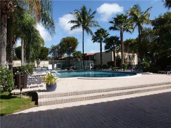10794 N Kendall Dr , Unit B17, Miami, FL 33176