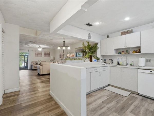 9240 NW 14th Street, Unit 270, Pembroke Pines, FL 33024