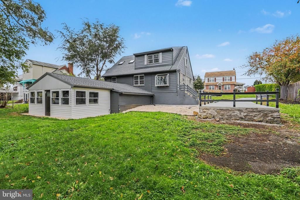 214 HILLCREST ROAD , NEW HOLLAND, PA 17557