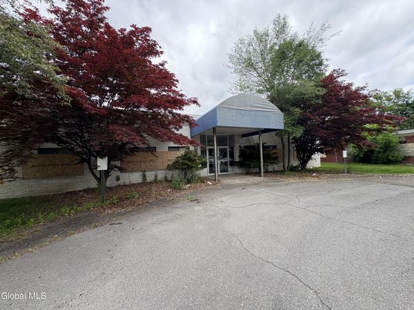 1940 Hamburg Street, Schenectady, NY 12304