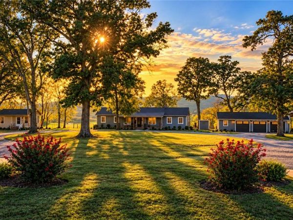 82 County Road 327 , Berryville, AR 72616